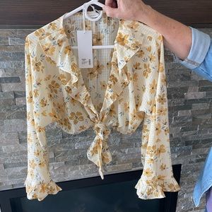 NEW w/ Tags-Super Cute Long Sleeve Front Tie Crop Top